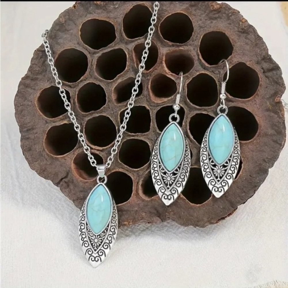 Turquoise Teardrop Silver Necklace & Earring Set